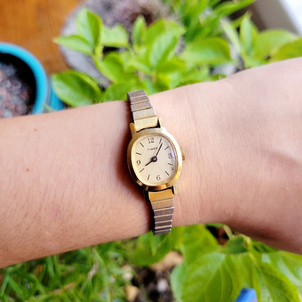 Vintage Timex Womens Womans Gold & Silver Dainty Square Cushion Stretch Watch